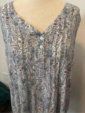 Rose & Olive Floral Top Pretty Lightweight Blues Wt Pink Final Sale